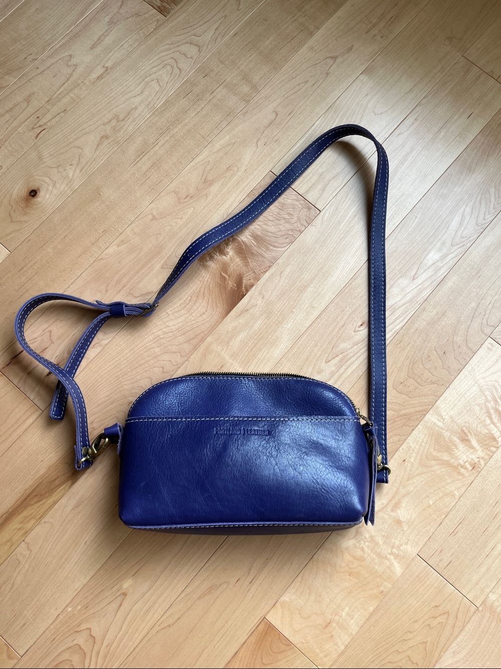 Portland Leather Eclipse Crossbody Bag - Genuine Leather - Picture 9 of 10